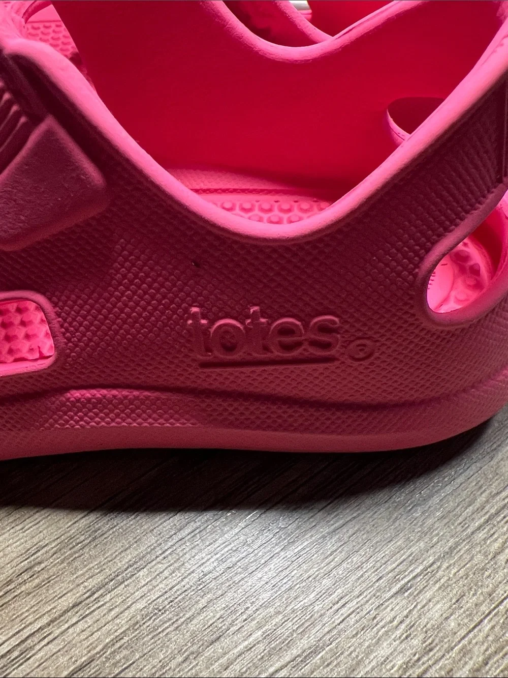 totes Kids Bright Pink Hook-and-Loop Sandals